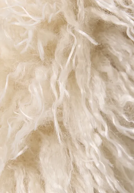 Schal aus Fake Fur in Unifarbe clay sand Schal aus Fake Fur in Unifarbe clay sand