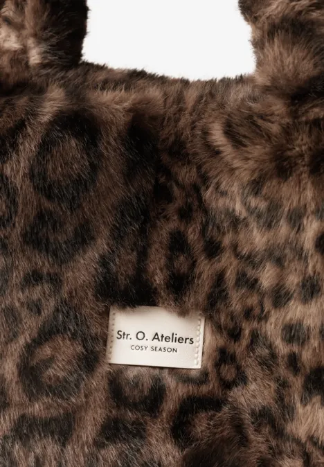 Shopper aus Fake Fur mit Leomuster auburn brown Shopper aus Fake Fur mit Leomuster auburn brown
