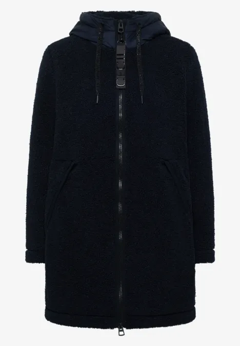 Schwarzer, mittellanger Teddy-Fleece-Mantel mit Kapuze, Reißverschluss und Eingrifftaschen.