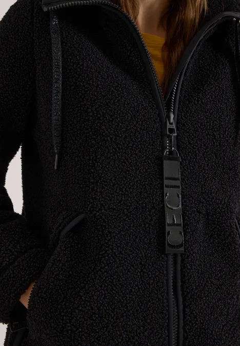 Zwarte teddy-fleecejas met ritssluiting, capuchon en zakken.