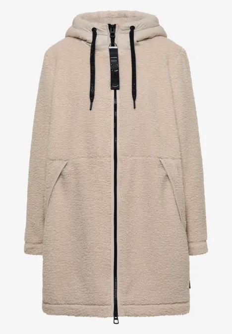 Beige teddyfleece jas met capuchon, rits voor, zijzakken, recht model tot over de knie.