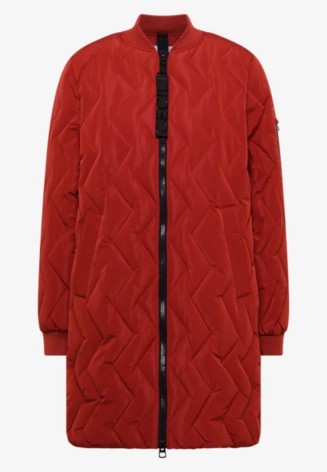 Langer Blousonmantel mit Steppmuster light russet red Lang geschnittener, rot gesteppter Mantel mit durchgehendem Reißverschluss und Stehkragen.