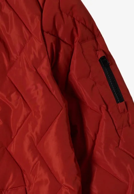 Langer Blousonmantel mit Steppmuster light russet red Rotes, gestepptes Jackenärmel mit Reißverschlusstasche am Oberarm.