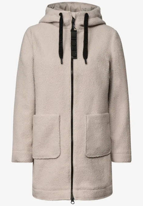 Beiger Teddy-Fleece-Mantel mit Kapuze, durchgehendem Reißverschluss und zwei Taschen.