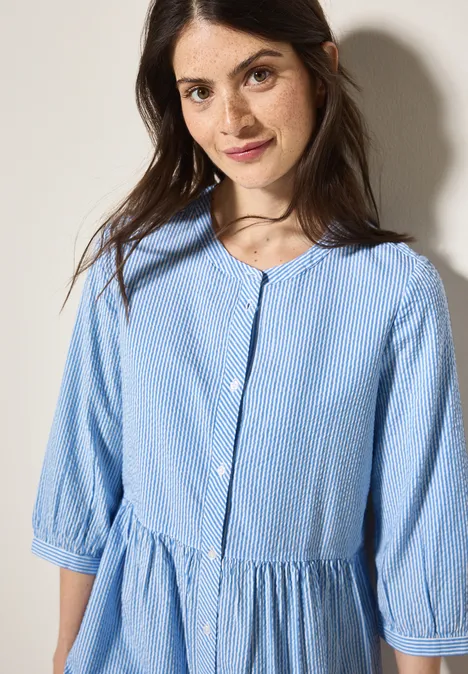 Gestreiftes Seersucker Kleid aster blue