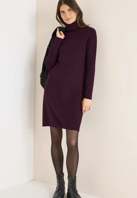 Kuscheliges Rollkragen Kleid eggplant red