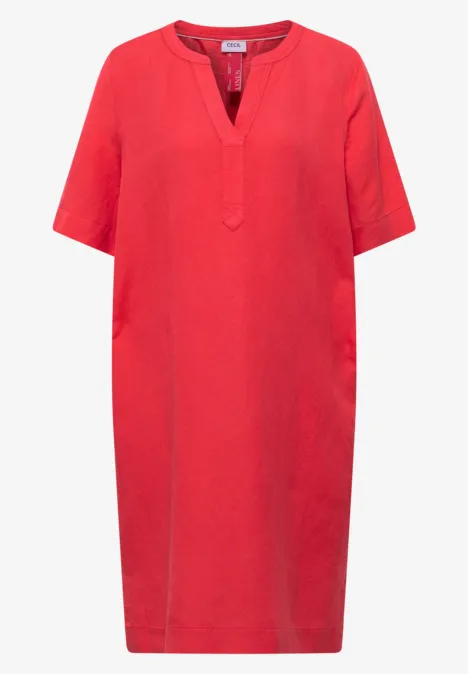 Rotes, knielanges Tunikakleid mit kurzen Ärmeln und V-Ausschnitt.