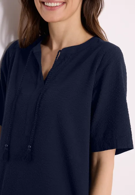 Knielanges Kleid in Seersuckerqualität universal blue Knielanges Kleid in Seersuckerqualität universal blue