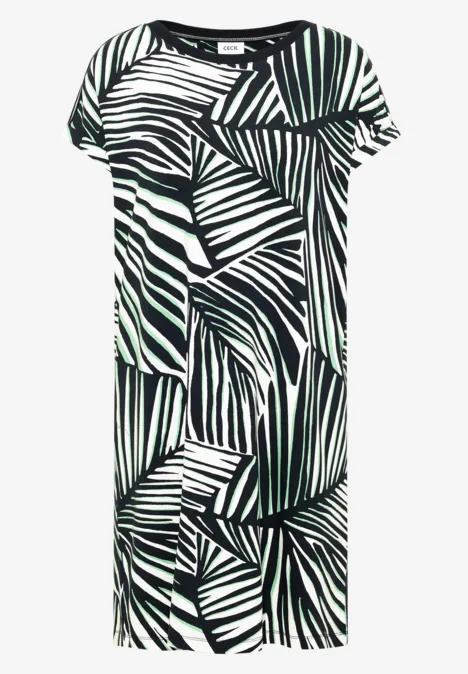 Knielanges, schlicht geschnittenes Kleid mit kurzen Ärmeln und schwarz-weißem Blattmuster.