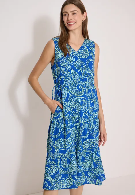 Midijurk met V-hals en print surf blue Damesjurk blauw met groen paisleymotief, mouwloos, V-hals, knielengte.
