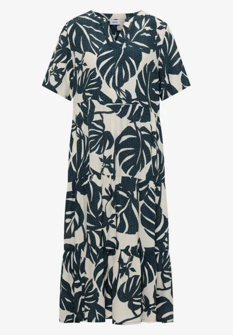 Kurzärmeliges Maxikleid mit schwarzem Blattprint auf weißem Grund.