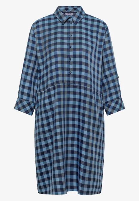 Blau kariertes Hemdkleid mit langen Ärmeln und Knopfleiste.