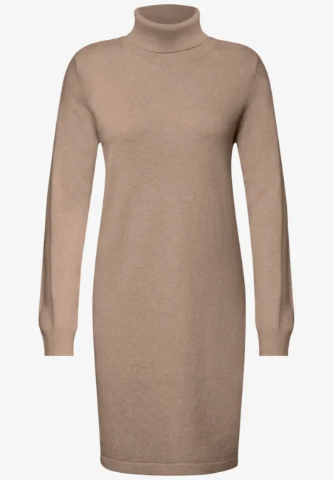 Knielanges Kleid mit Rollkragen creamy mocha melange Beiges Strickkleid mit Rollkragen und langen Ärmeln in knielanger, figurbetonter Form.
