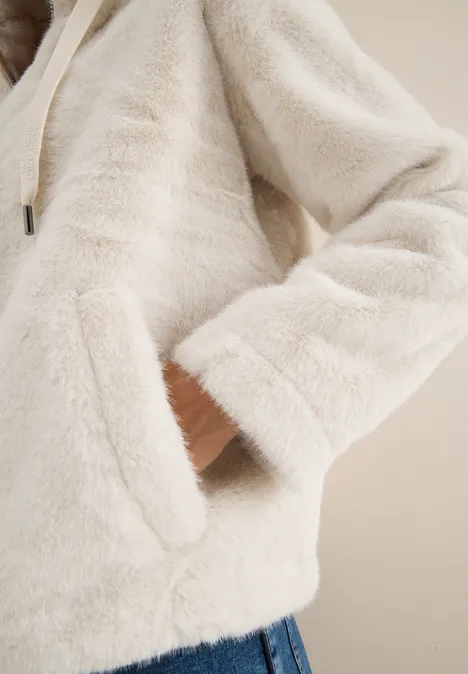 Kurze Fellimitat Jacke vanilla white