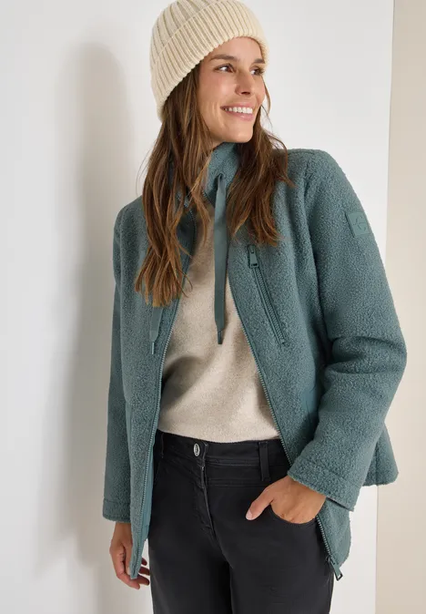 Kuschelige Jacke mit Details ice hill green