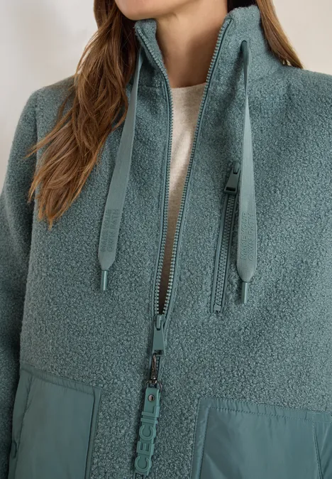 Kuschelige Jacke mit Details ice hill green