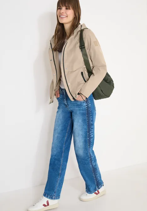 Windbreaker mit Hoodie crispy camel