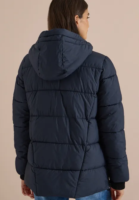 Dunkelblaue gesteppte Kapuzenjacke, Rückansicht