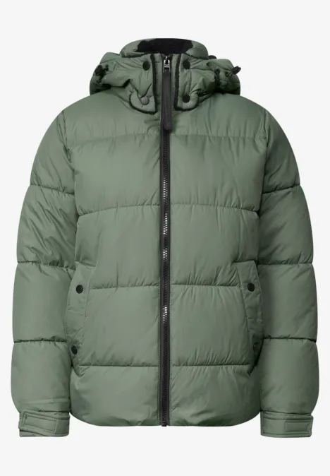 Grüne, wattierte Winterjacke mit Kapuze, Reißverschluss und seitlichen Taschen.