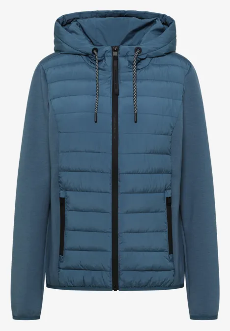Blaue Kapuzenjacke mit gesteppter Front, Reißverschluss und seitlichen Taschen.