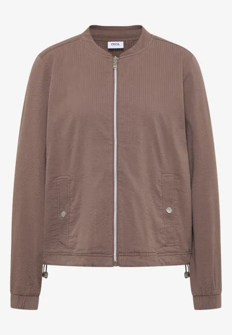 Braune, leichte Bomberjacke mit Reißverschluss und seitlichen Taschen.