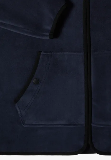Dunkelblaue Samtjacke mit Reißverschluss und Kängurutasche vorne.