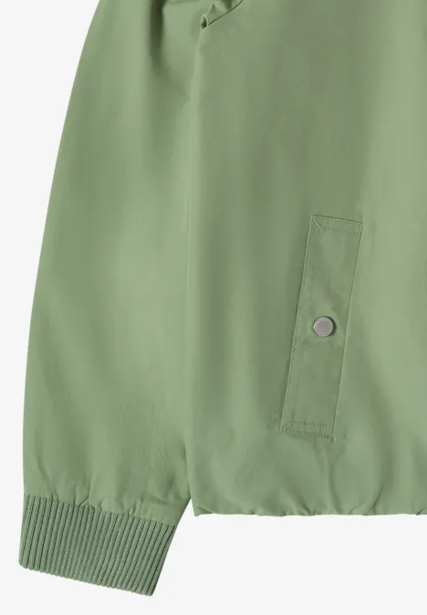 Blouson à col chemise deep matcha green Veste verte à poignets côtelés, petite poche latérale boutonnée et ourlet élastique