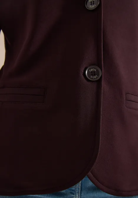 Dunkelroter Blazer mit zwei Einschubtaschen, Knöpfen und abgerundetem Saum.