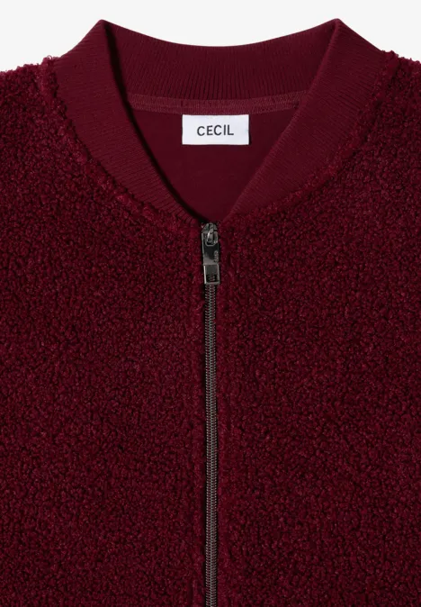 Bordeauxfarbener Fleecemantel mit durchgehendem Reißverschluss, Stehkragen und CECIL-Logo.