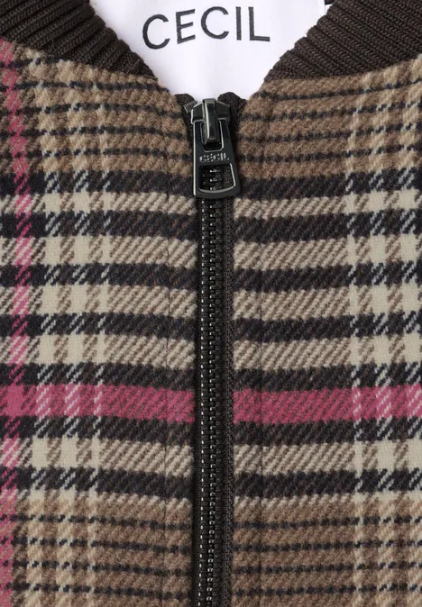 Braune karierte Jacke mit Reißverschluss und Pink-Streifen, Markenlabel CECIL sichtbar.