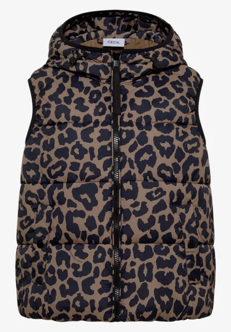 Gewatteerd vest met capuchon en zakken creamy mocha Gewatteerd mouwloos capuchonvest met luipaardprint, rits en losse pasvorm.