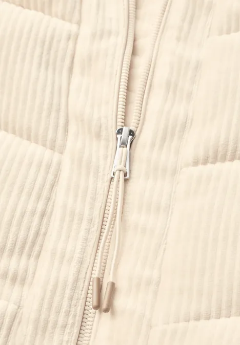 Hellbeige Cord-Steppjacke mit mittigem Metallreißverschluss