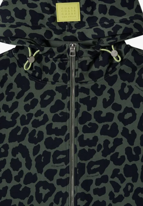 Veste de survêtement à capuche avec motif léopard dried olive green Veste à capuche vert olive à motif léopard noir, fermeture éclair et cordons.