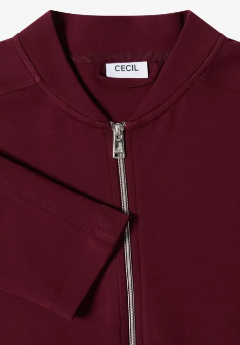 Bordeauxrote Bomberjacke mit silbernem Reißverschluss und CECIL-Label.