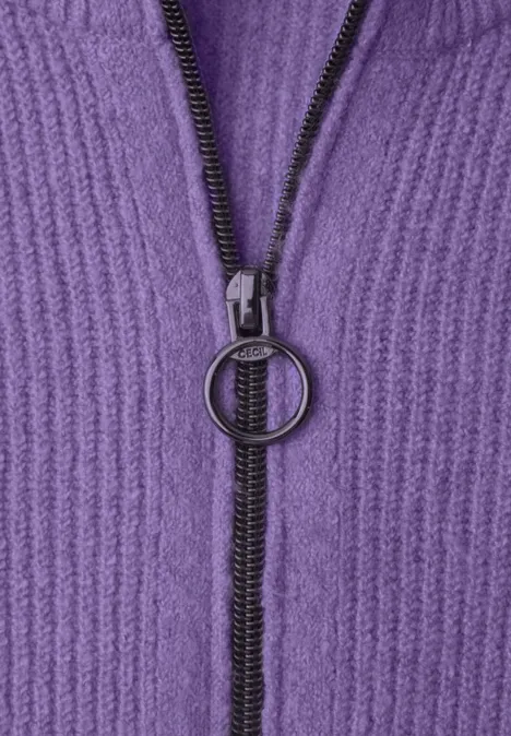 Cardigan mit Stehkragen und Zipper pastel lilac melange Violetter Strickpullover mit Reißverschluss und rundem Zipperanhänger.