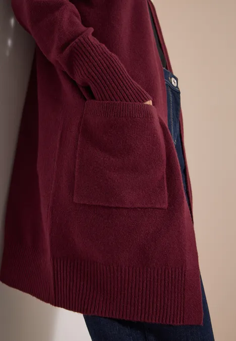 Cardigan long à la coupe ample red wine Cardigan en maille bordeaux avec poches plaquées et ourlet côtelé
