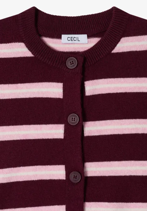 Cardigan bordeaux à rayures roses et claires, encolure ronde, trois boutons, marque Cecil.