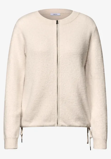 Beige fleecevest met rits, ronde hals en onderaan een koordsluiting, zacht en warm.