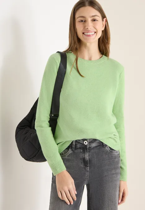 Doux pull-over en couleur unie null