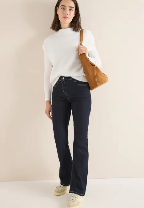 Tweekleurige trui van verengaren light greige Tweekleurige trui van verengaren light greige