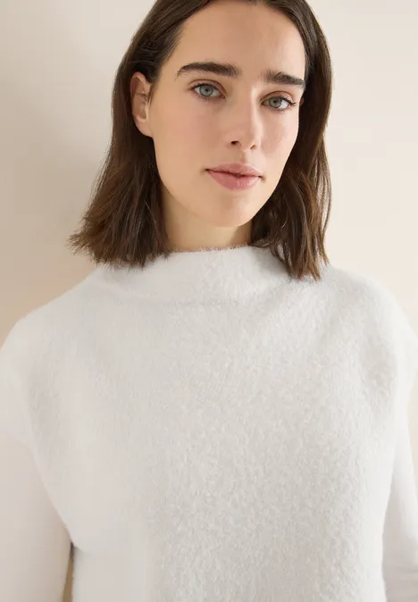 Tweekleurige trui van verengaren light greige Tweekleurige trui van verengaren light greige