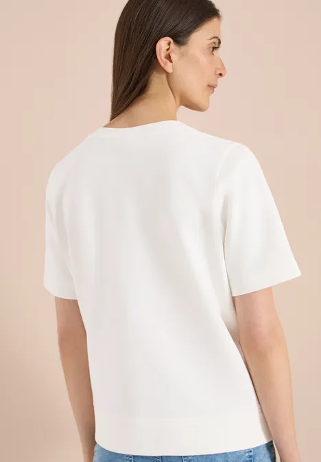 Sweater met korte mouwen en ronde hals vanilla white Wit T-shirt met korte mouwen, zijaanzicht, gedragen door een vrouw