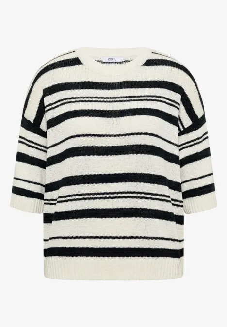 Strukturierter, cremeweißer Pullover mit schwarzen Querstreifen und 3/4-Ärmeln.