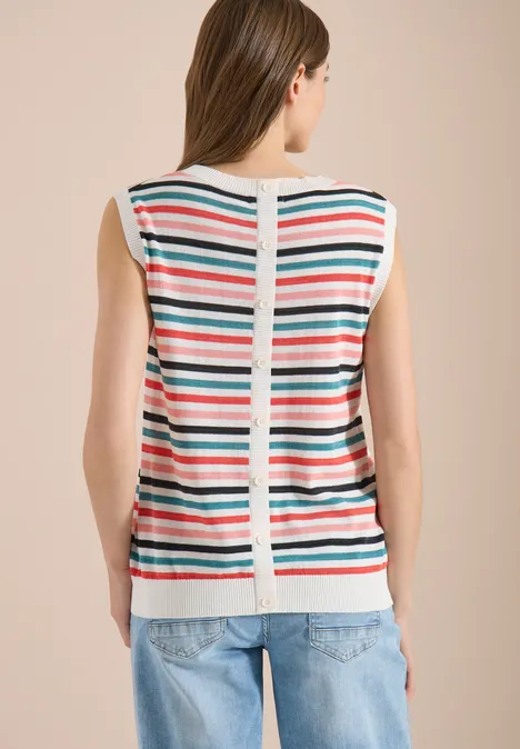 Pullunder mit Rundhals und Streifen raw sand beige Frau trägt ärmelloses, bunt gestreiftes Top und Jeans, Rückenansicht.