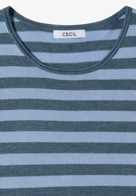 T-shirt rayé bleu et gris à col rond avec étiquette centrée en haut.