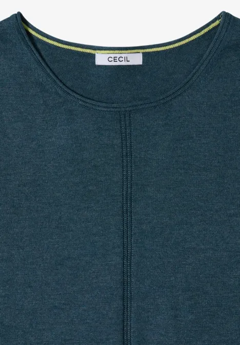 Dunkelgrünes Strickshirt mit Rundhalsausschnitt und Label am Nacken.