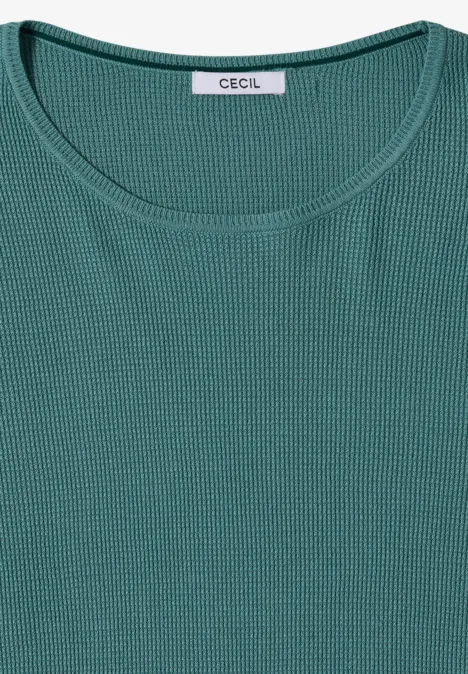 T-shirt femme vert sapin finement côtelé, col rond, plié à plat.