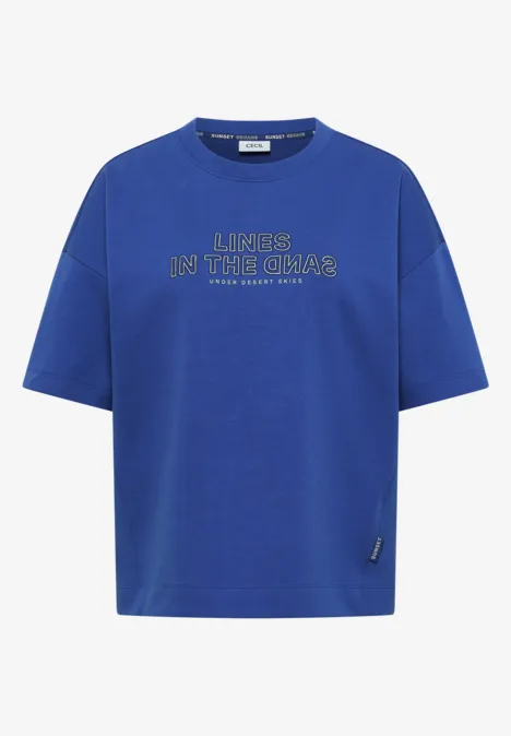 Bluza z krótkim rękawem z haftem deep river blue Prosty fason, królewsko niebieski t-shirt z srebrnym napisem 'LINES IN THE CHAOS'.