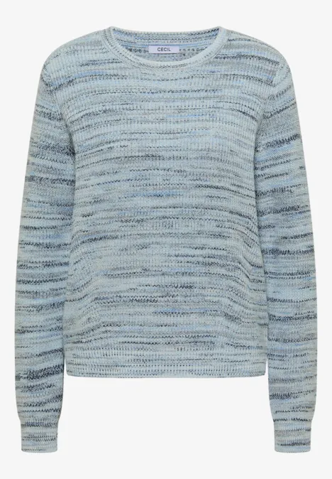 Un pull en tricot léger bleu clair chiné à col rond et manches longues.