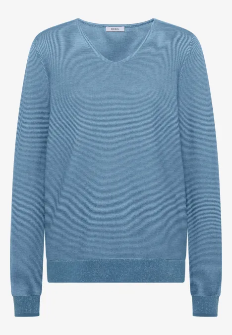 Hellblauer Pullover mit langen Ärmeln und Rundhalsausschnitt aus weichem Material.